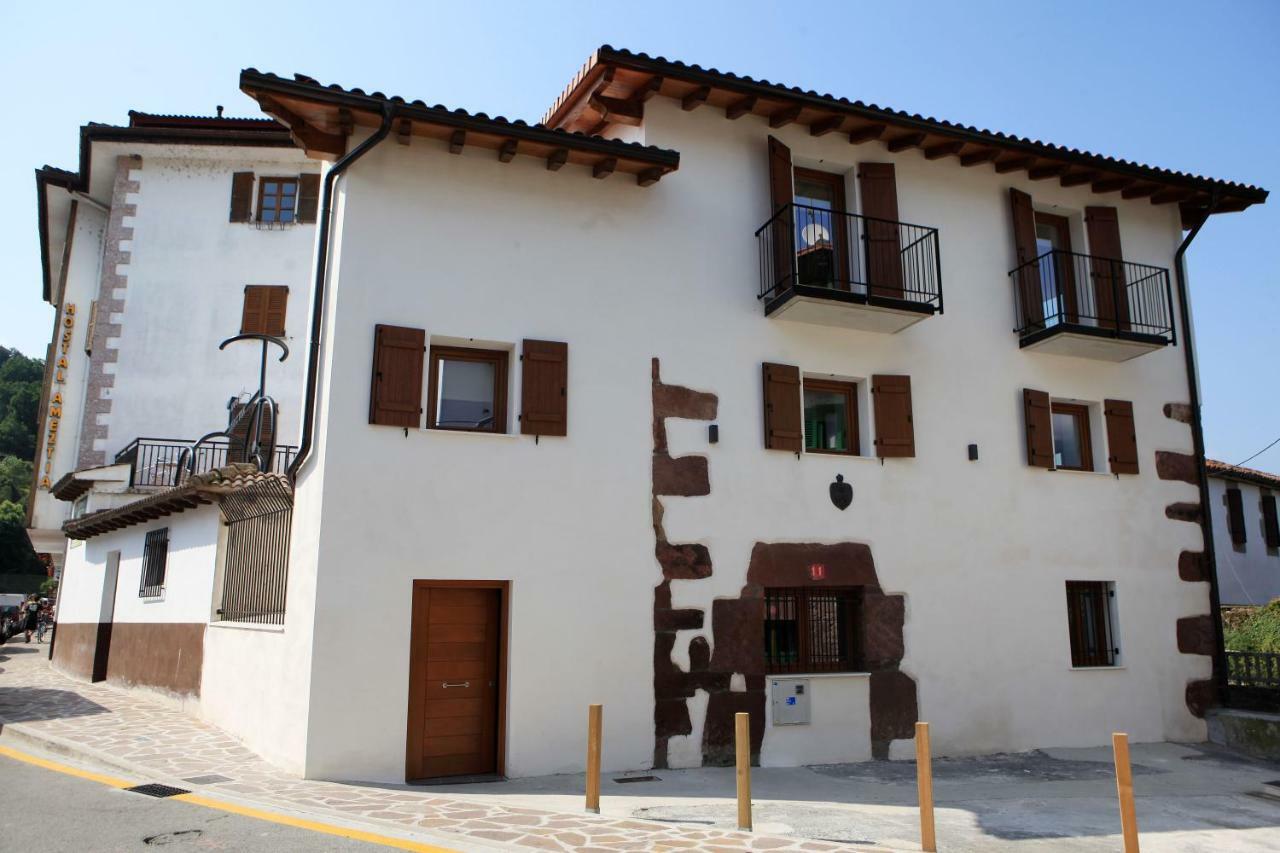 Hostal Ameztia Doneztebe ภายนอก รูปภาพ